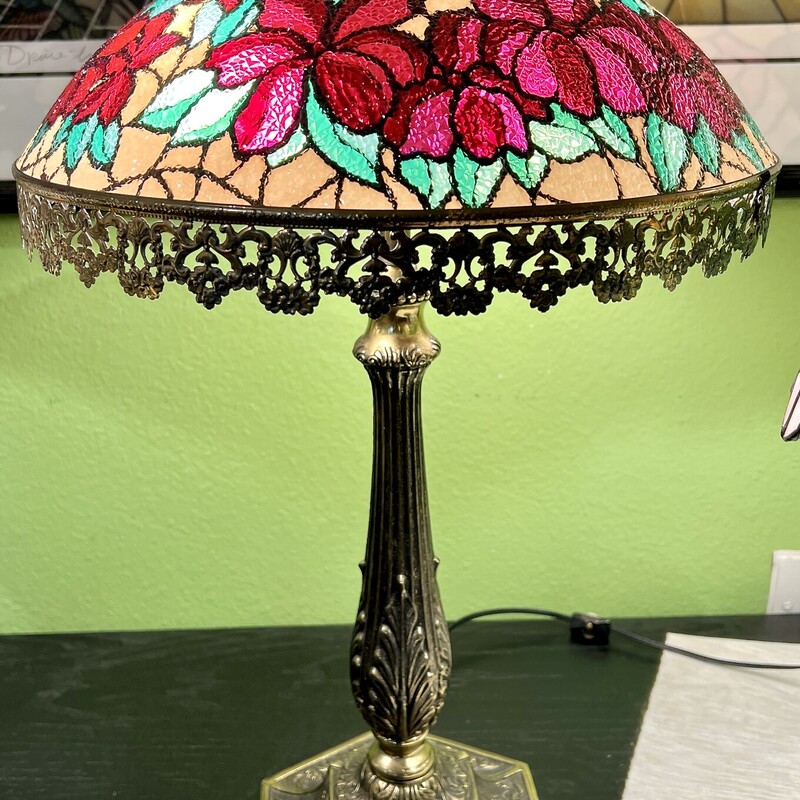 Lamp Table Tiffany Style, Stained Glass, Size: 22 H