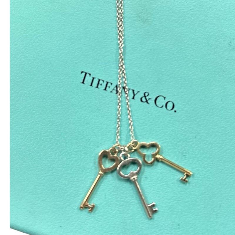 Tiffany & Co TRiple Key Necklace
Silver.925 , 18k Yellow Gold, 18k Rose Gold
Chain Length 16, Pendant Length 22 mm