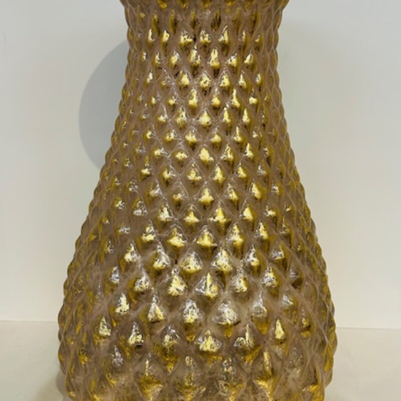 Textured Diamond Glass Vase
Tan Gold Size: 9.5 x 15.5H