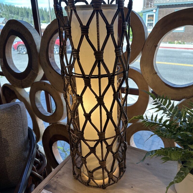 Rattan And Fabric Table Lamp

Size: 24Tx7W