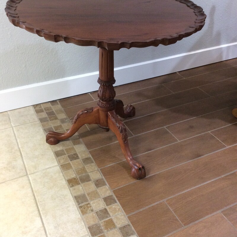 Piecrust tilt top table, Mahogany wood  Size: 31 X 29