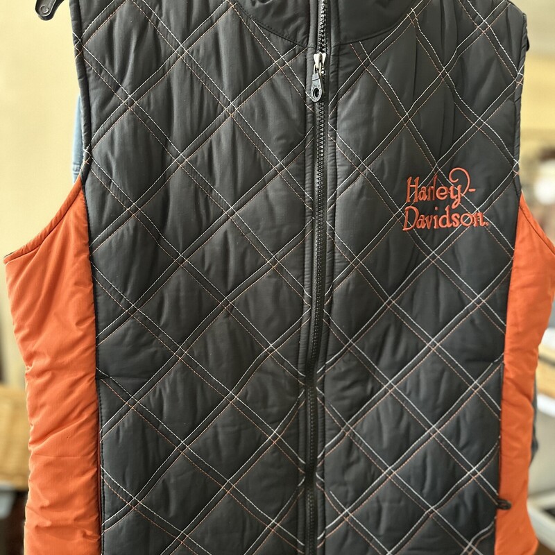 HD Quilted Vest, Black and Ornage Harley Colors, Size: Large Womens<br />
All Sales Are Final<br />
No Returns<br />
<br />
Pick Up In Store Wirhin 7 Days of Purchase<br />
or<br />
Have It Shipped<br />
<br />
Thank You For Shopping with Us:-)