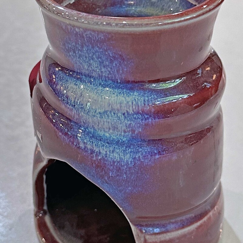 Ripple Maroon and Blue Candle Wax Warmer
5.5 In x 4 In.