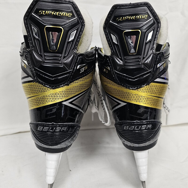 Bauer Supreme 3S Youth Hockey Skates, Size: Y8, pre-owned in excellent shape!  MSRP $134.99