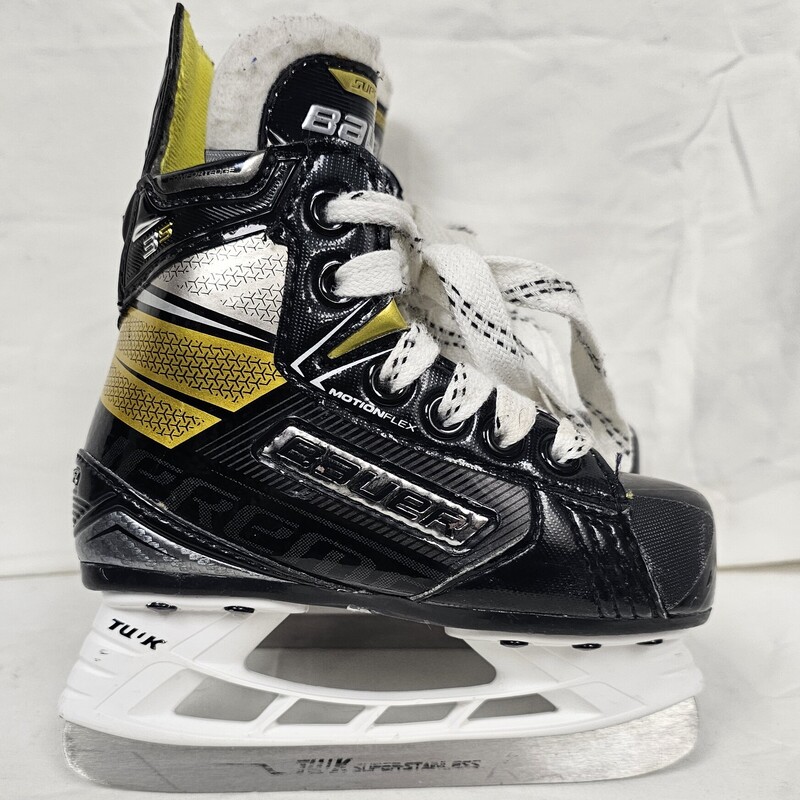 Bauer Supreme 3S Youth Hockey Skates, Size: Y8, pre-owned in excellent shape!  MSRP $134.99