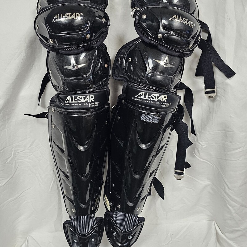 Barely Used All-Star Quad Guard Pro Catchers Leg Guards, Size: 16.5in. Adult. Black.
-The QuadGuard LG23WPRO leg guard offers increased quad protection.
-38 strategically placed UltraCool vent ports.
Triple Knee Design with Active Tracking.
-Patella Plus knee pad.
-DeltaFlex Harness.
-High impact plastic plates.
-Removable second toe.