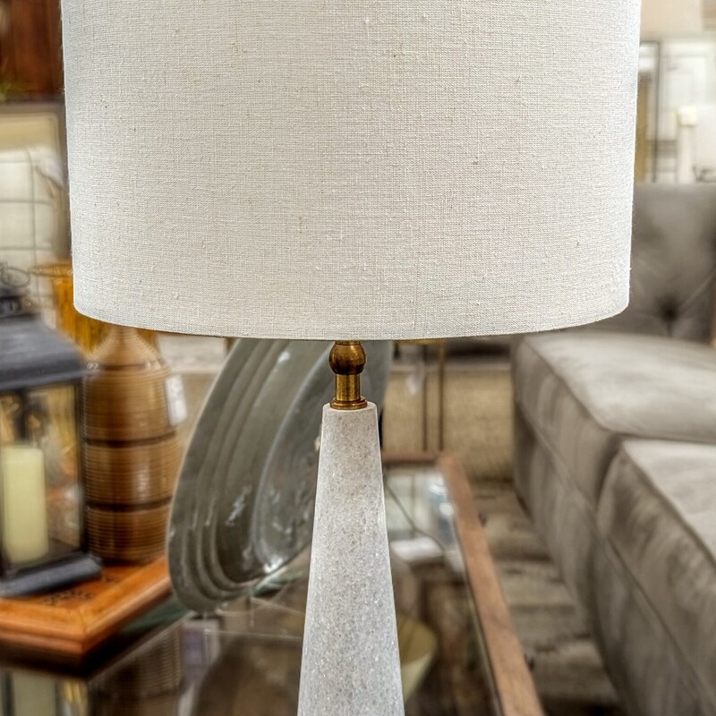 Pottery Barn Marble Lamp
Cream Marble with Matte Gold Trim
White Shad
Size: 10x24H