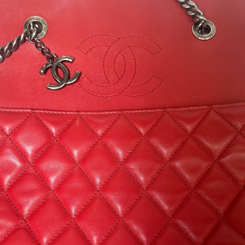 Chanel Tote<br />
From the Cruise 2017 Collection by Karl Lagerfeld<br />
Red Lambskin<br />
Gunmetal Hardware<br />
Chain-Link Shoulder Straps<br />
Dual Exterior Pockets<br />
Grosgrain Lining & Three Interior Pockets<br />
Open Top<br />
Dimensions:<br />
Shoulder Strap Drop: 8<br />
Height: 11<br />
Width: 11.25<br />
Depth: 3.5<br />
<br />
Note: some corner wear and scratch on front towards the bottom<br />
<br />
Date Code: 23341415