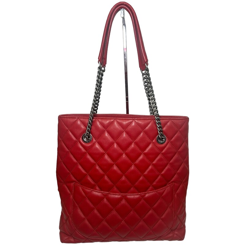 Chanel Tote<br />
From the Cruise 2017 Collection by Karl Lagerfeld<br />
Red Lambskin<br />
Gunmetal Hardware<br />
Chain-Link Shoulder Straps<br />
Dual Exterior Pockets<br />
Grosgrain Lining & Three Interior Pockets<br />
Open Top<br />
Dimensions:<br />
Shoulder Strap Drop: 8<br />
Height: 11<br />
Width: 11.25<br />
Depth: 3.5<br />
<br />
Note: some corner wear and scratch on front towards the bottom<br />
<br />
Date Code: 23341415