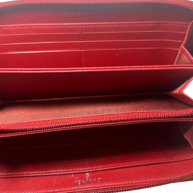 Chanel Boy Caviar Zip, Red, Size: OS<br />
<br />
Wear on all corners of the wallet and on zipper pull.<br />
<br />
Date Code: 22567108<br />
<br />
Dimensions:<br />
<br />
Base length: 7.5 in<br />
<br />
Width: 1 in<br />
<br />
Height: 4.25 in