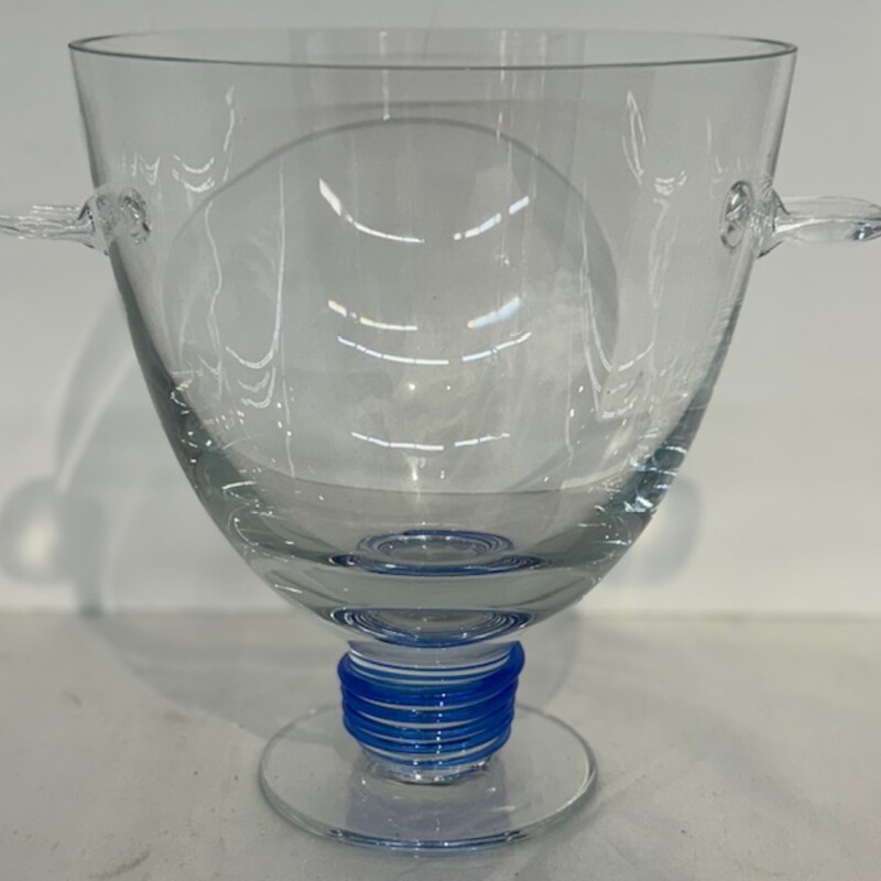 Block Pedestal Vase Swirl
Clear Blue
Size: 6.5x7.5H