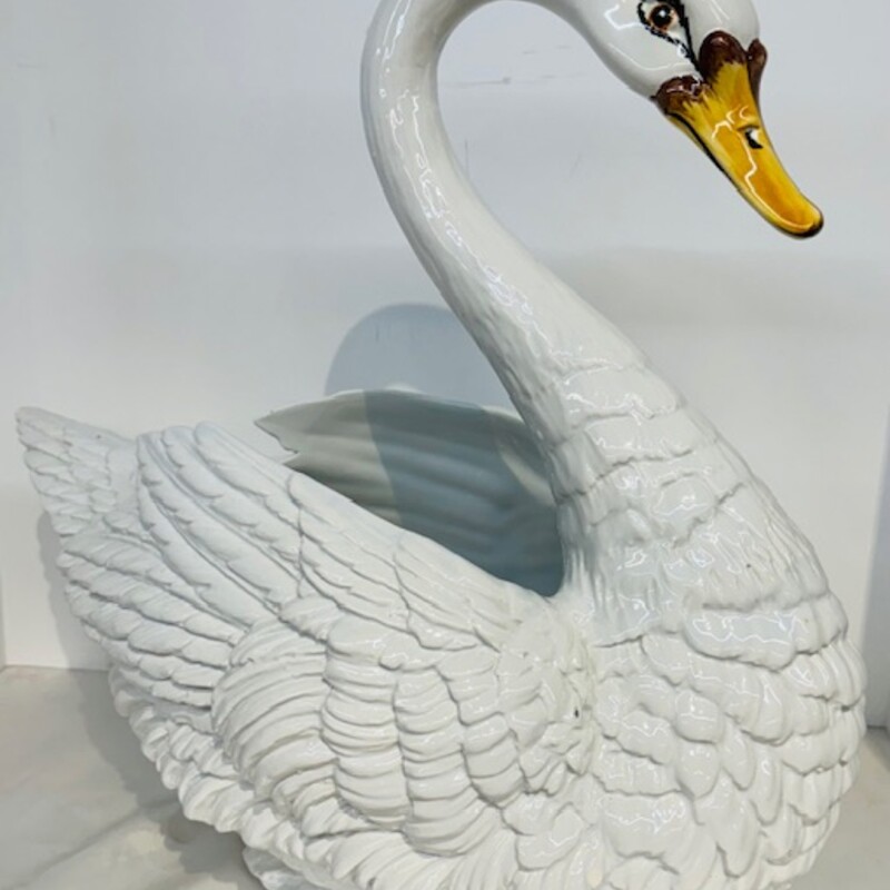 Capodimonte Swan Vase
White Yellow Brown Black
Size: 16x15H