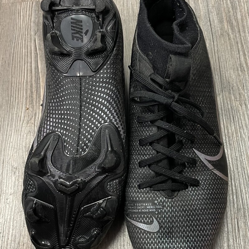 Nike MERC Soccer Cleats, Black, Size: 4Y