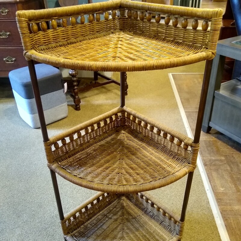 Wicker 3 Tier Corner Shelf

Wicker corner shelf unit with 3 shelves.  Nice wood bead detail along each shelf.  Great stand for plants or to display items!

Size: 18 in wide X 14 in deep X 36 in high