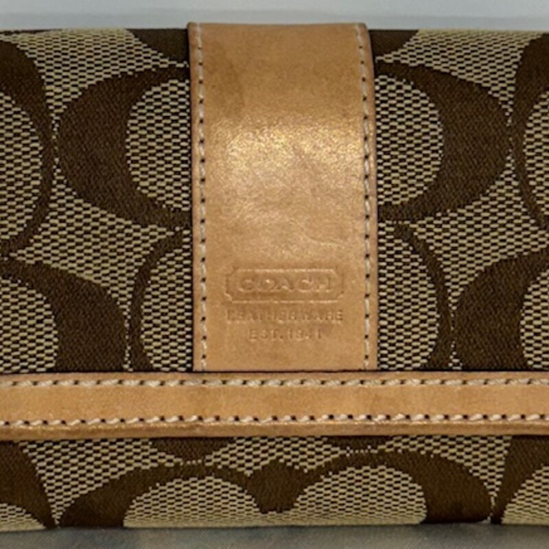 Coach Vintage Trifold Wallet
Tan and Brown
Size: 4.5x3.5H