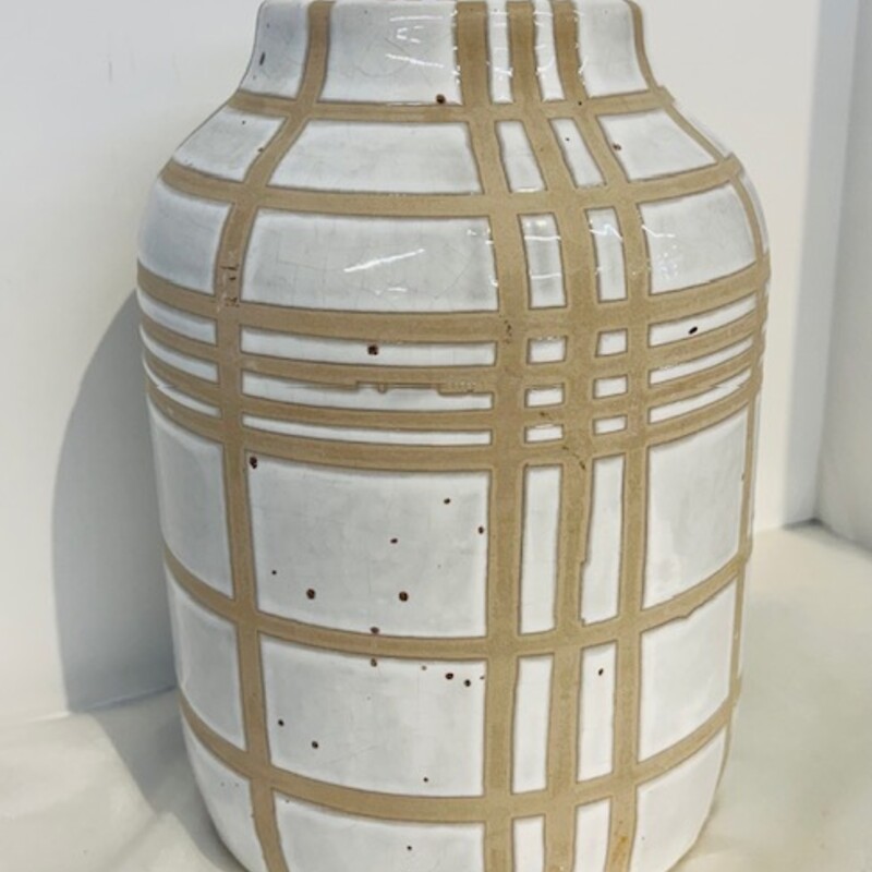 Terra Cotta Plaid Print Vase
White Tan
Size: 6.5 x 9H