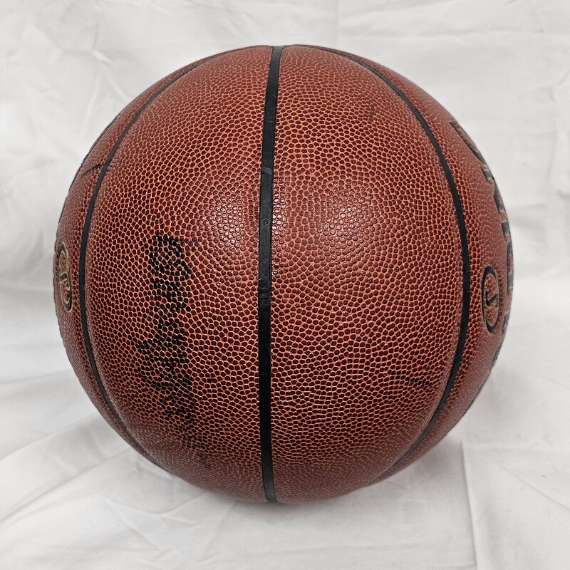 Spalding TF-1000 Classic ZK Basketball, NFHS, Size: 28.5in. ZK Microfiber Composite, pre-owned