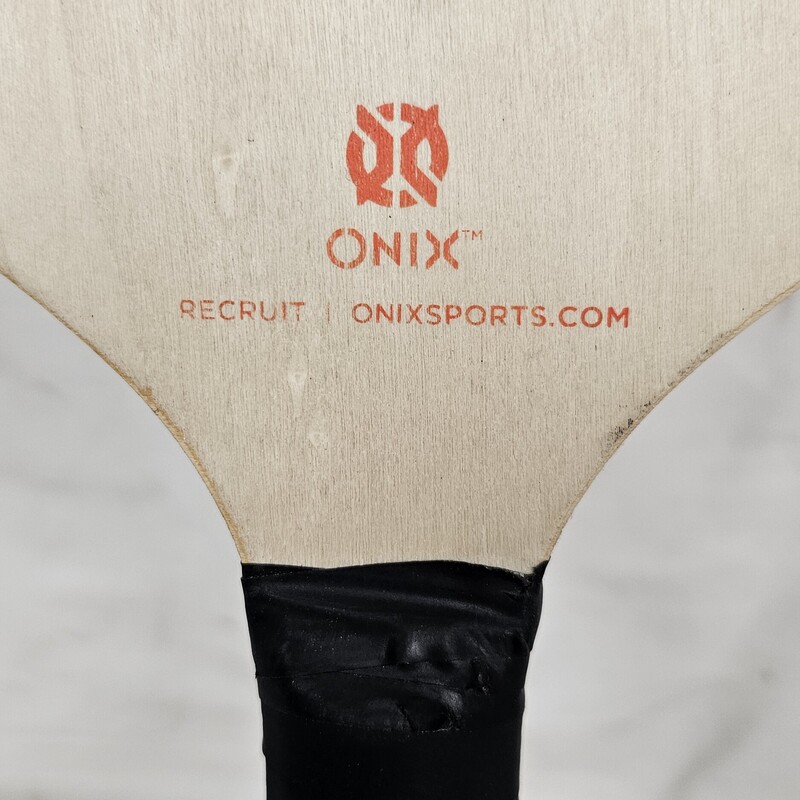 Pre-owned Onix Recruit Poplar Wood Pickleball Paddle<br />
Specifications:<br />
Dimensions (Overall): 15.5 Inches (L), 1.2 Inches thick<br />
Weight: 23.3 Ounces<br />
Frame Shape: Wide Body<br />
Grip Size: 4-3/8<br />
Core: Wood<br />
Handle Length: 5 Inches<br />
Flex: Stiff<br />
Racquet head size: 7.6 Inches