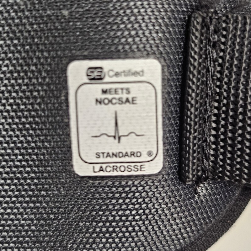 STX Stallion 200+ Lacrosse Shoulder Pads, Size: Med, NOCSAE EKG Certified, pre-owned