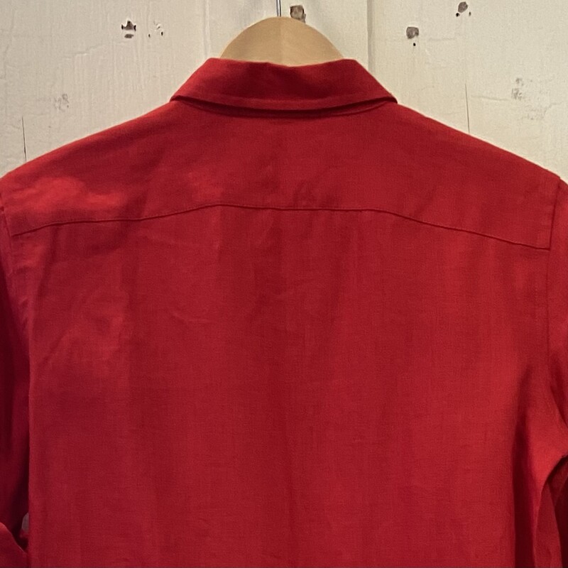 Red Linen Button Shirt<br />
Red<br />
Size: Medium