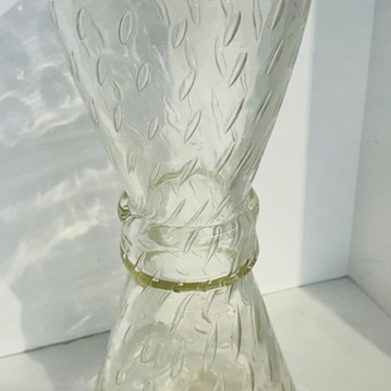 Hourglass Look Droplets Vase
Clear
Size: 4.5x12.5H