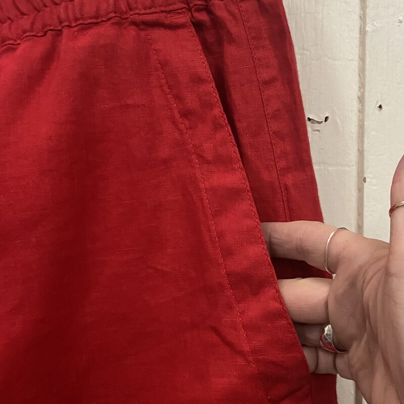 Red Linen Tie Shorts<br />
Red<br />
Size: 14