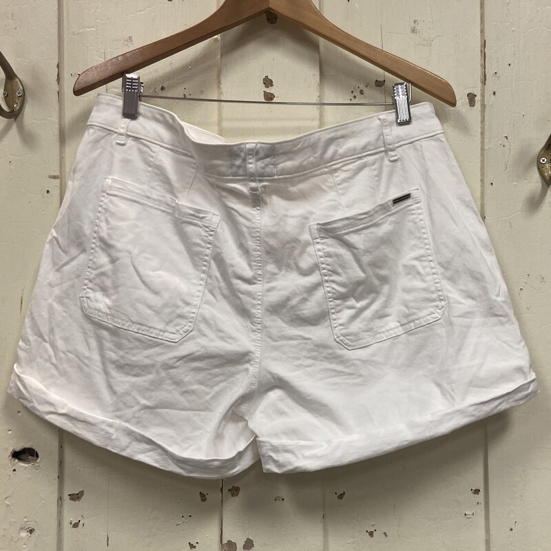 Wht Mid Rise Cuff Shorts<br />
White<br />
Size: 14