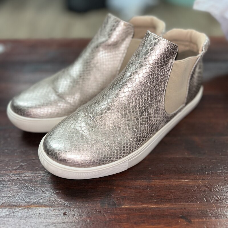 A8 Silver Print Sneakers