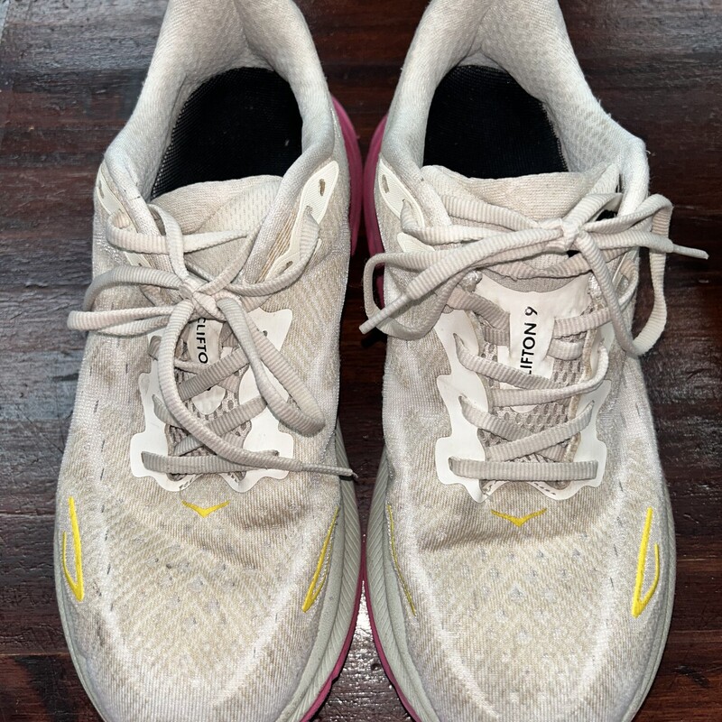 A9.5 White Tennis Shoes