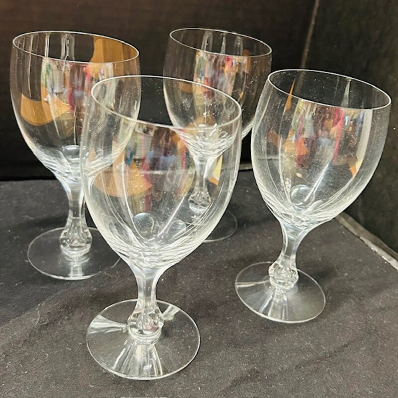 S4 Coronation Wine Glasses
Clear
Size: 3x6H