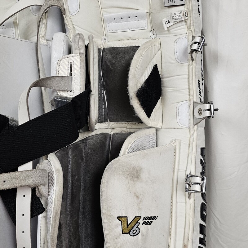 Vaughn Velocity V6 1000i Intermediate Goalie Leg Pads, Size: 31in.+ 2in, pre-owned in great shape!