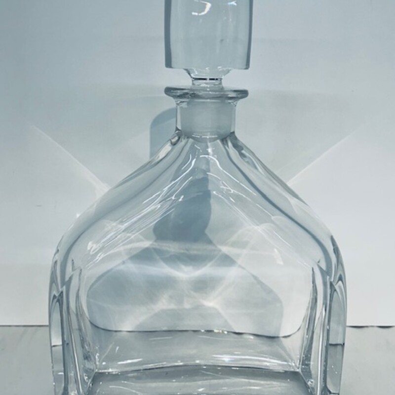 Orrefors Flat Crystal Decanter
Clear Size: 7.5 x 11.5H