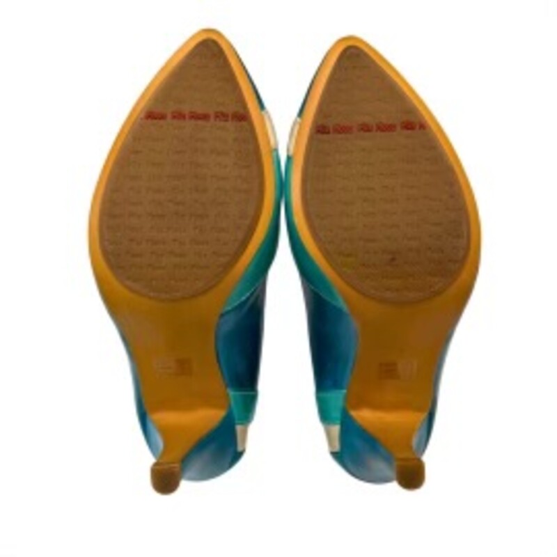 Miz Mooz Milan Pumps<br />
Leather Uppers<br />
Color:  Ocean<br />
Size: 7