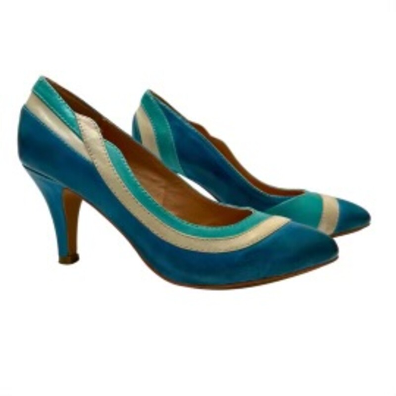 Miz Mooz Milan Pumps
Leather Uppers
Color:  Ocean
Size: 7