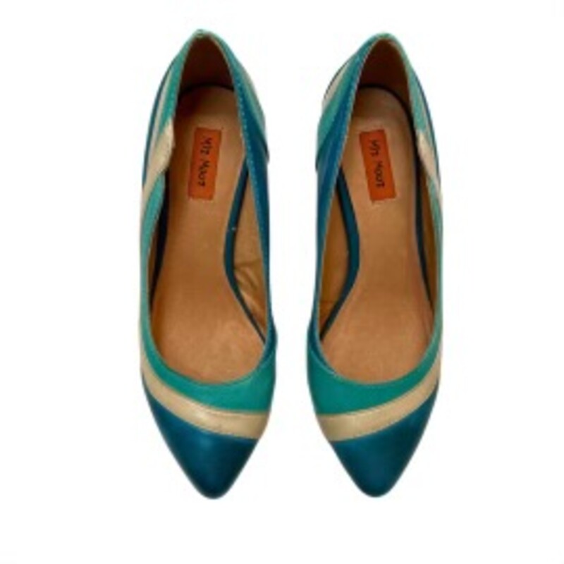 Miz Mooz Milan Pumps<br />
Leather Uppers<br />
Color:  Ocean<br />
Size: 7