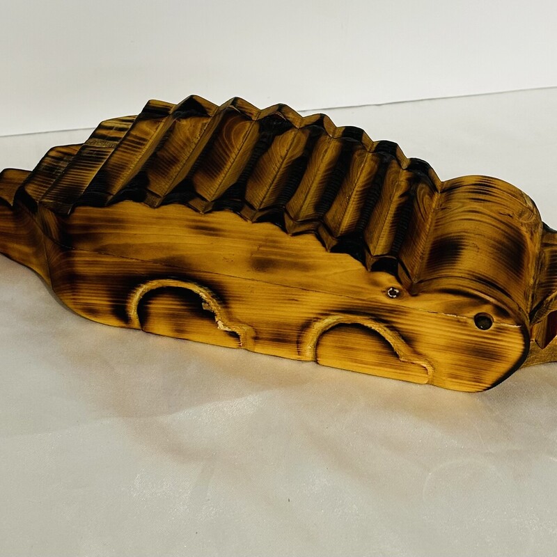 Signed Wood Alligator Box
Brown
Size: 12.5x3H