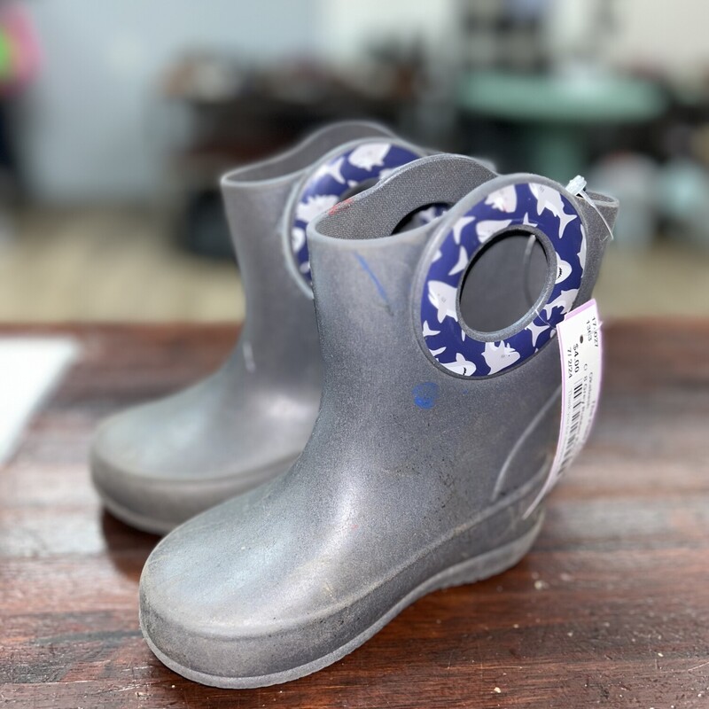 8 Grey Rubber Rain Boots