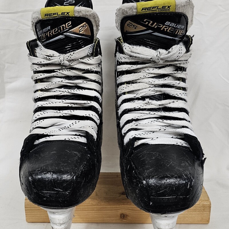 Bauer Supreme 2S Hockey Skates, Skate Size: 5, pre-owned.  Features Reflex Tongue, Bauer Super Feet Insole, TUUK Lightspeed Edge Runner, Trigger quick change steel option.