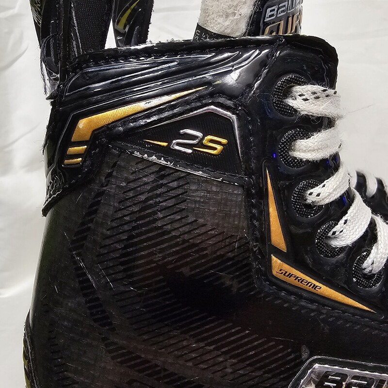 Bauer Supreme 2S Hockey Skates, Skate Size: 5, pre-owned.  Features Reflex Tongue, Bauer Super Feet Insole, TUUK Lightspeed Edge Runner, Trigger quick change steel option.