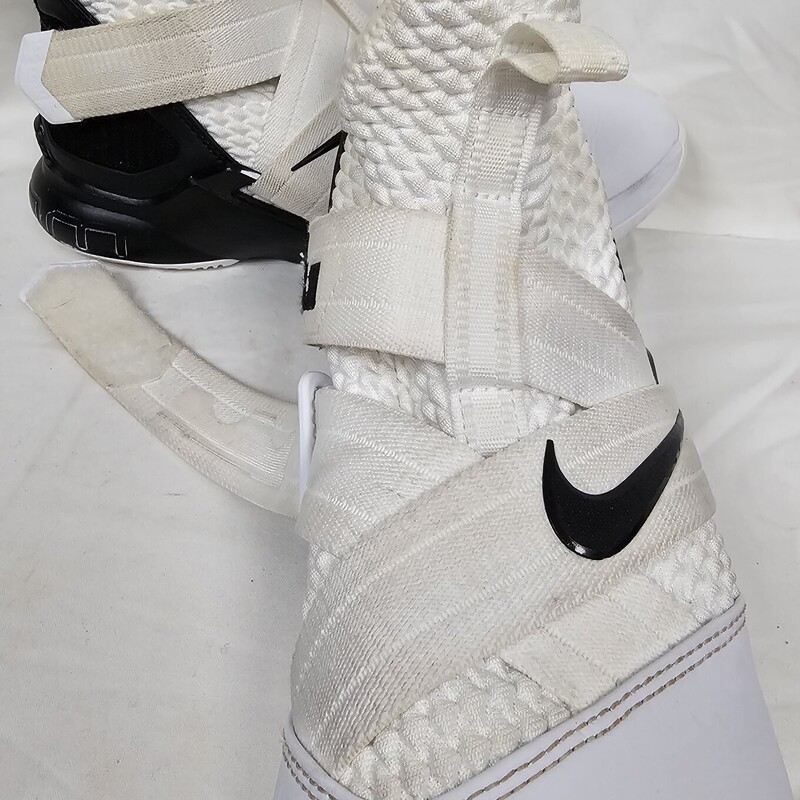 Nike Lebron Soldier 12 TB White Black Basketball Shoes, Mens Size: 8, pre-owned in good used condition, some discoloration from use.