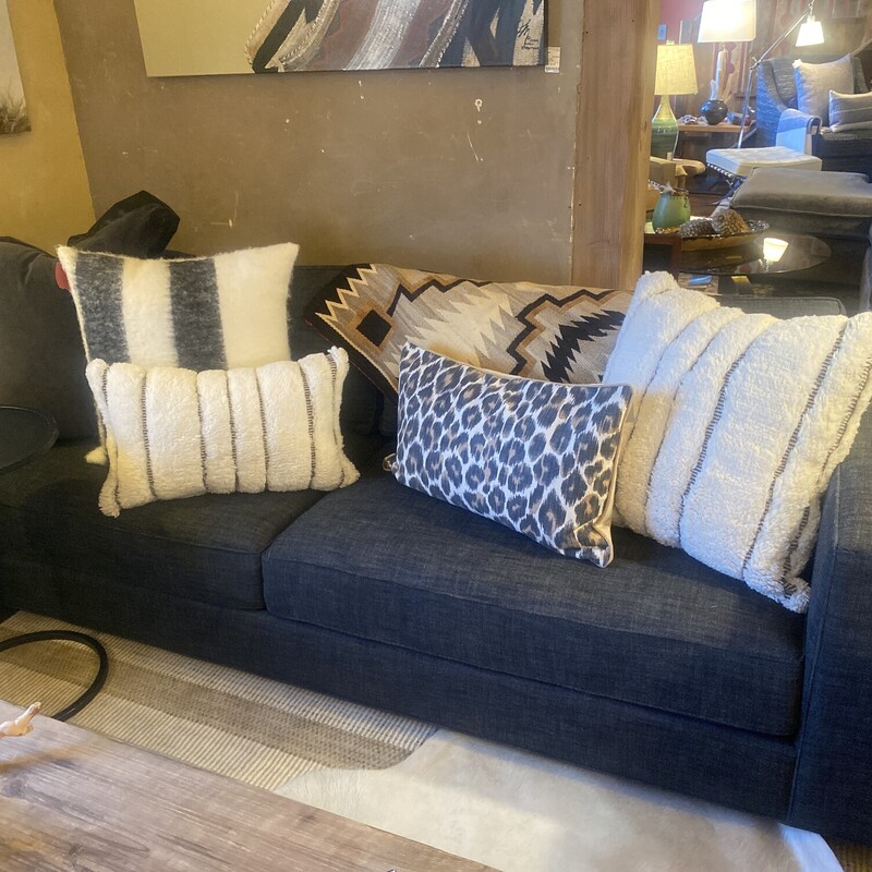 RH Lugano Sofa<br />
<br />
Size: 96Lx40Dx24H