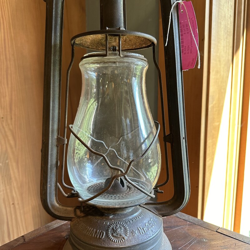 Nier Feuerhand Circa 1930
#257 Kerosene Lantern manufactured
in Germany.  A rare find and in great condition.