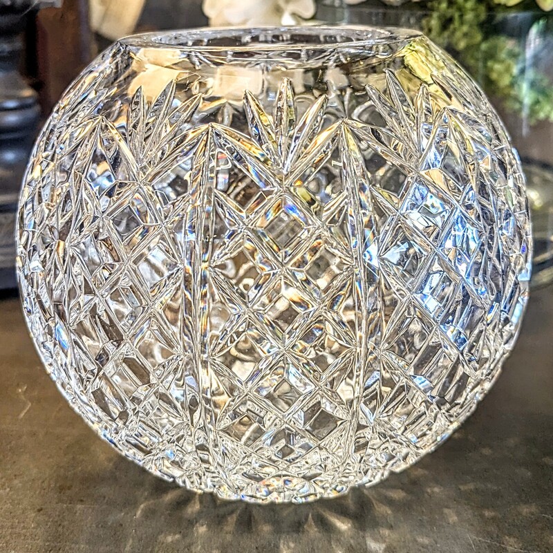 Vintage Glass Cut Round Vase
Clear Size: 7 x 6.5H