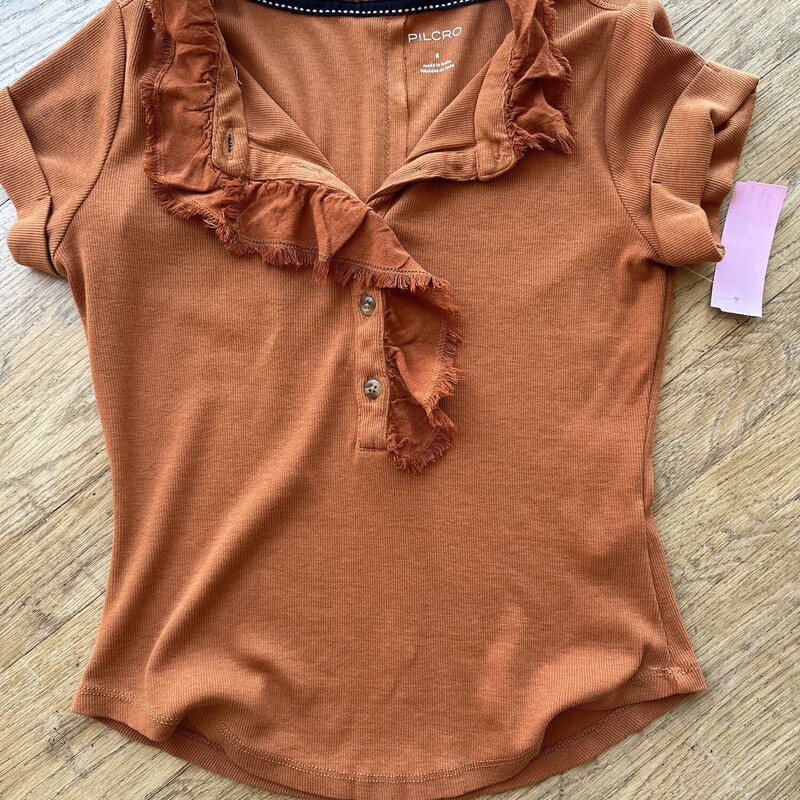 Pilcro ShortSleeve ruffled collar and front Top, Orange/Rust, Size: Small<br />
so much pizaaz to this short sleeve Pilcro top<br />
Make Sure You Love It as<br />
All Sales Are Final. No Returns<br />
<br />
Pick Up In Store Within 7 Days of Purchase<br />
OR<br />
Have It Shipped<br />
<br />
Thanks For Shopping With Us :-)