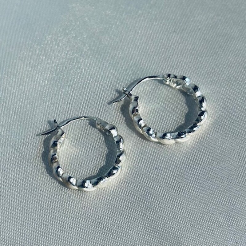 925 Twist Hoop Earrings
Silver Size: 0.5diameter