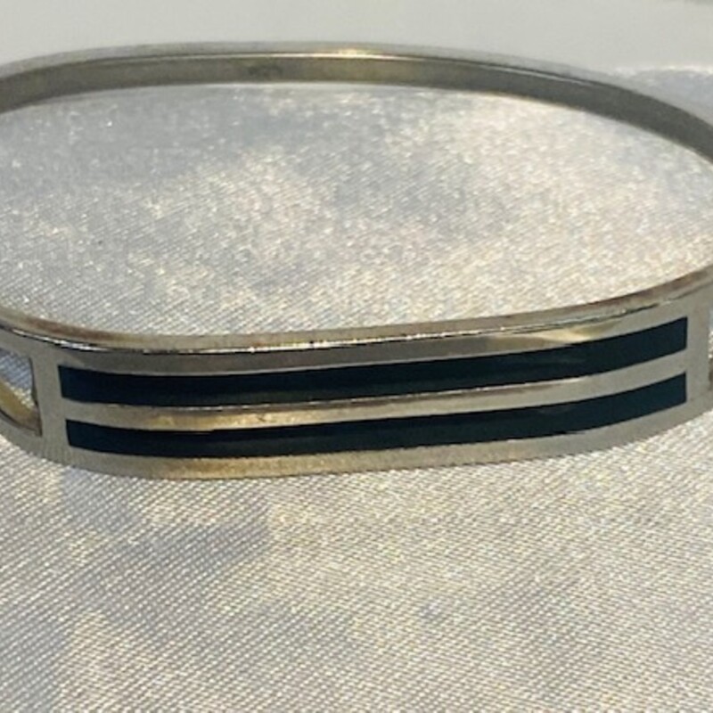 925 Hinged Mod Bangle
Silver Black Size: 2.5diameter