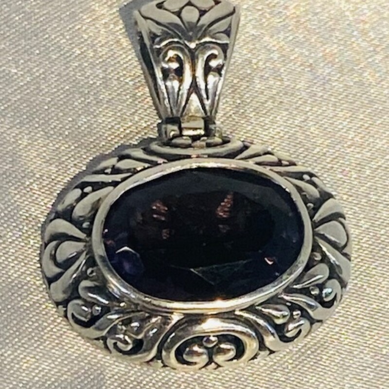 925 Oval Scroll Amethyst Pendant
Purple Silver Size: 1.5L