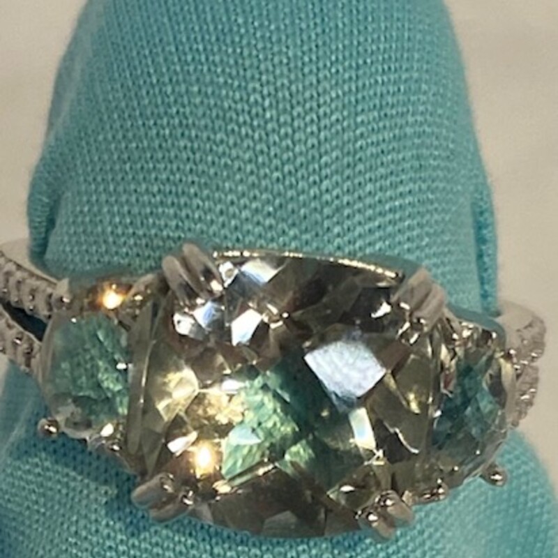 925 Green Amethyst Ring
Silver Green Size: 8.5