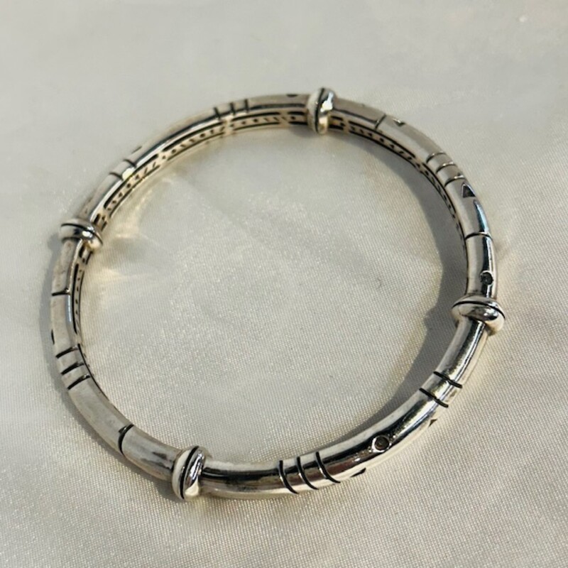 925 John Atencio Bangle
Silver Size: 3diameter