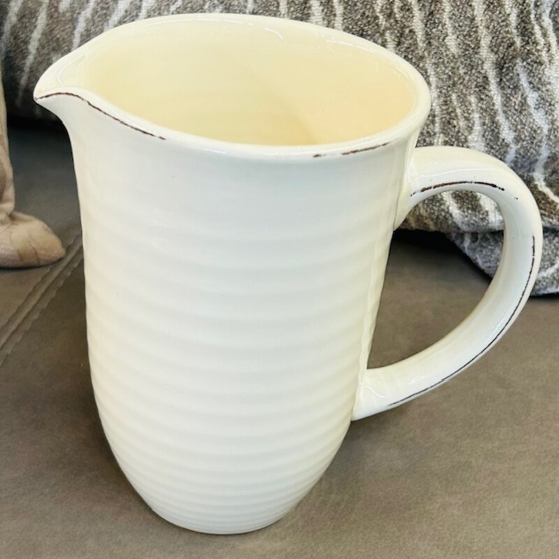 PBarn Rustic Pitcher
White and Brown
Size: 8x7H